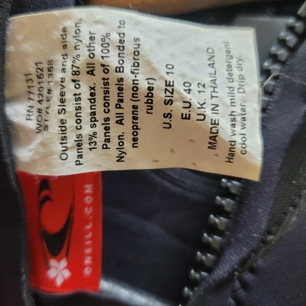 O'Neill Black Wetsuit - Picture 4 of 6